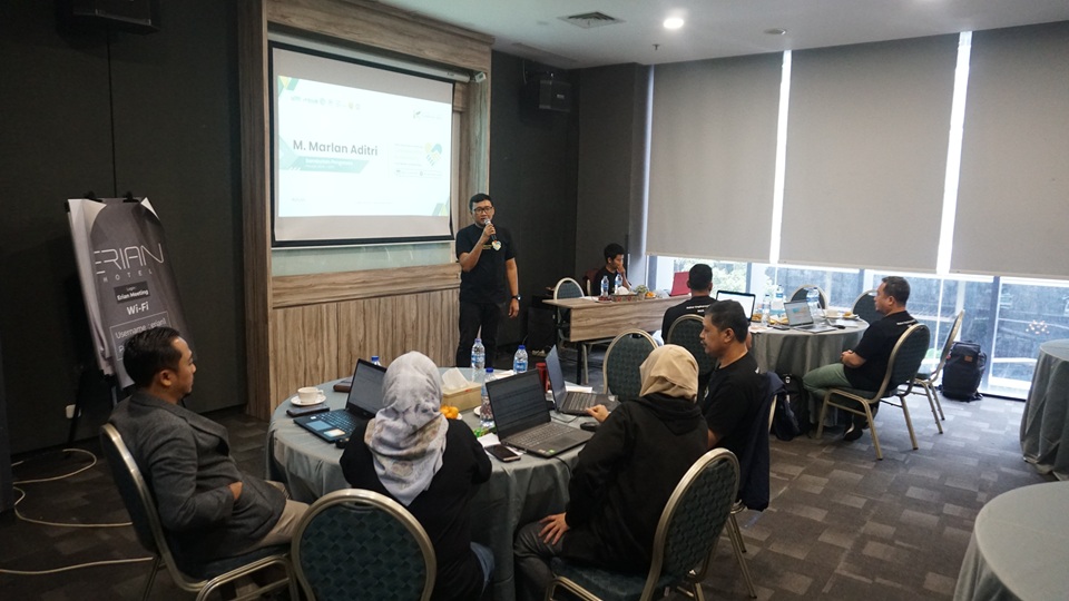 Rapat tahunan anggota dengan suasana formal dan partisipatif